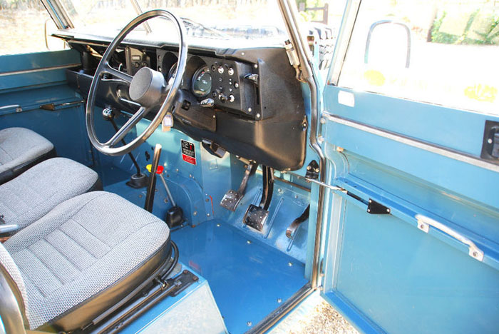 1983 land rover 109 interior 1