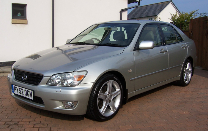 2002 Lexus IS200 SE 2