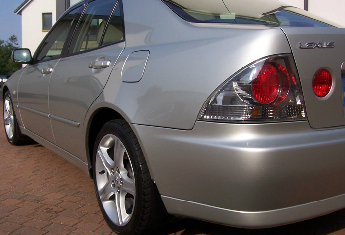 2002 Lexus IS200 SE Side 2