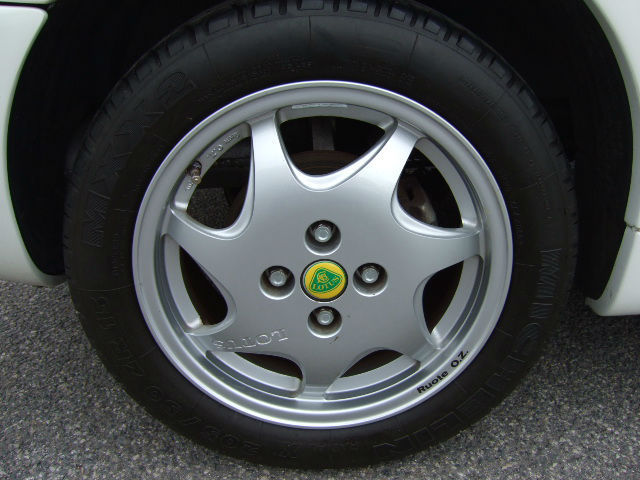 1990 Lotus Elan SE Turbo Convertible Wheel