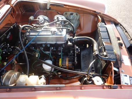 1981 mgb le roadster engine bay