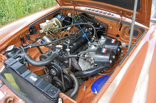 1981 mgb le roadster engine bay