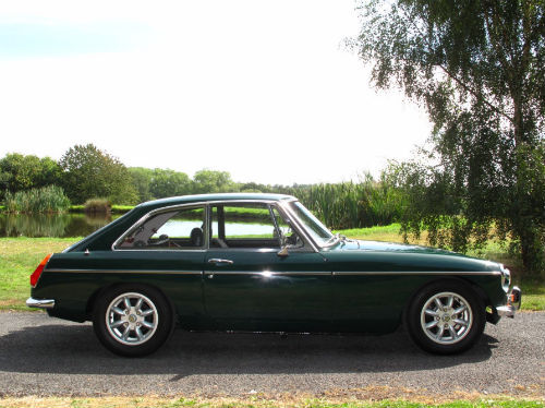 1972 mg b gt coupe british racing green 3