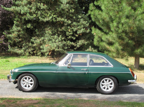 1972 mg b gt coupe british racing green 4