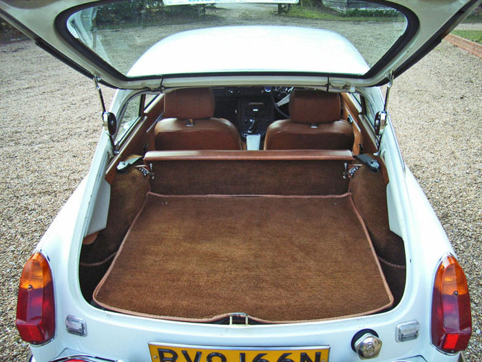 1974 mgb gt v8 factory car boot