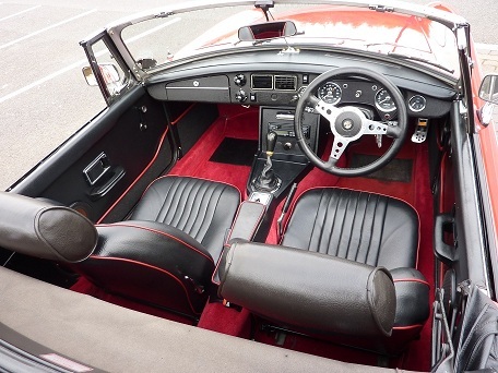 1975 mgb roadster 5 tartan red interior