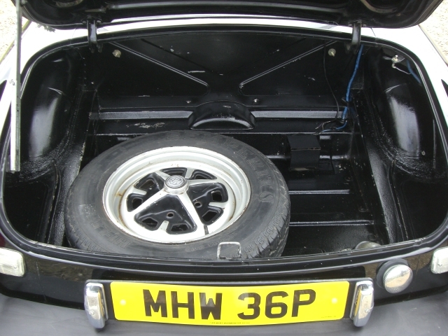 1976 mgb roadster 1.8l boot