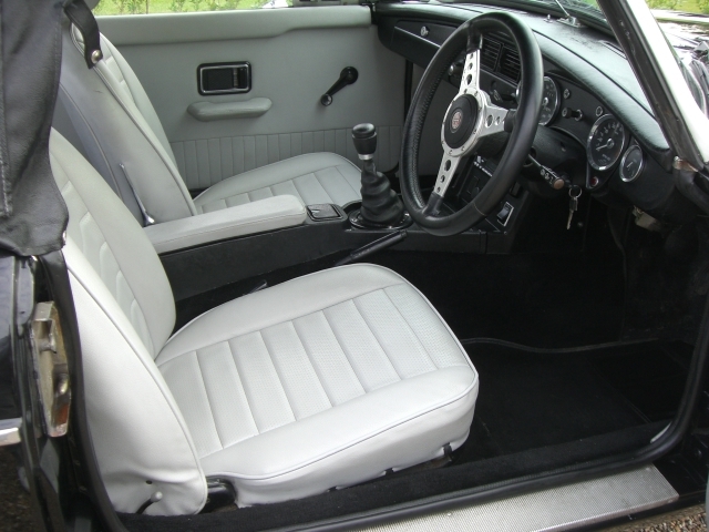 1976 mgb roadster 1.8l interior