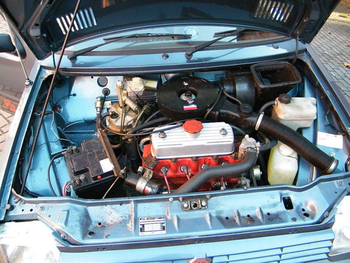 1986 mg metro blue engine bay