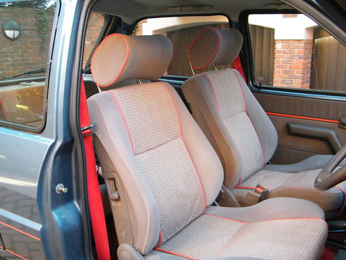 1986 mg metro blue interior 2