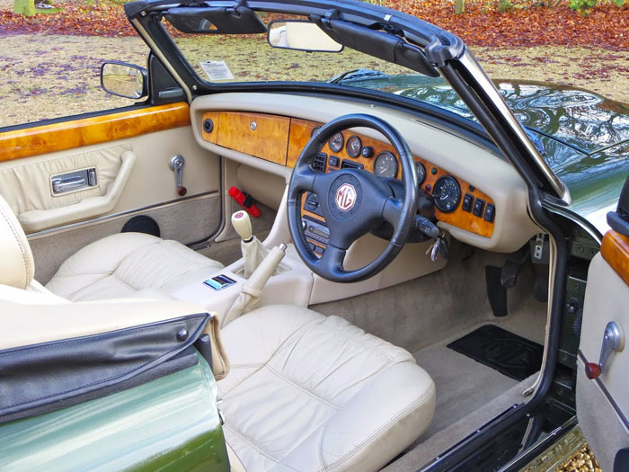 1995 mg rv8 interior