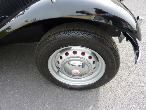 1952 mg td black coachwork wheel