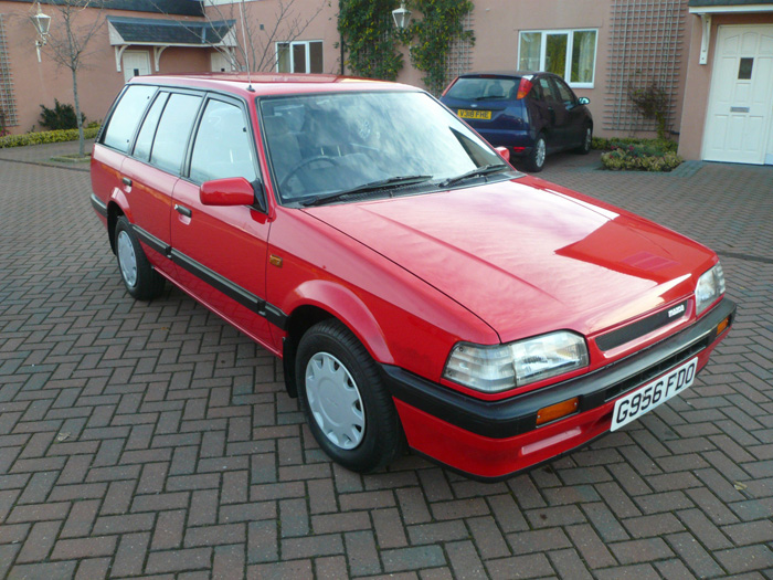 1990 Mazda 323 SE Executive Estate 1