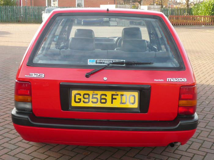 1990 Mazda 323 SE Executive Estate 4