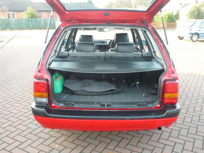 1990 Mazda 323 SE Executive Estate Boot