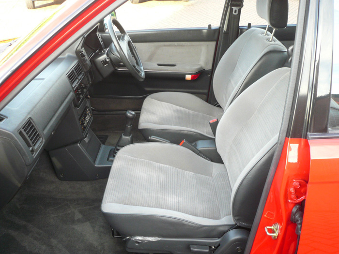 1990 Mazda 323 SE Executive Estate Interior 1