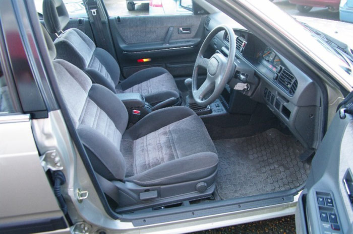 1989 g mazda 626 2.0 glx 5dr manual interior 1