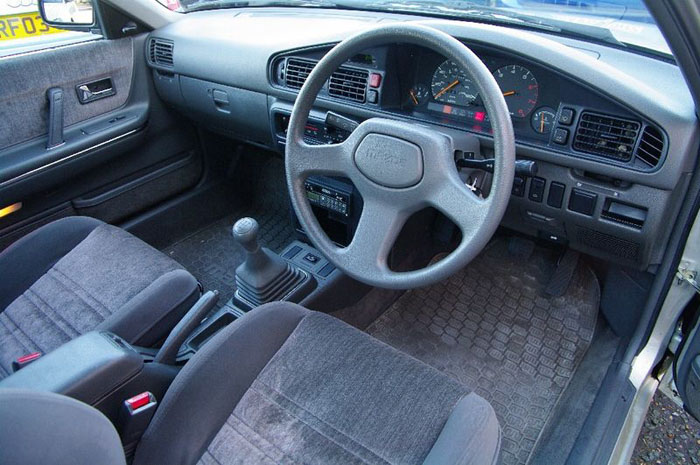 1989 g mazda 626 2.0 glx 5dr manual interior 2