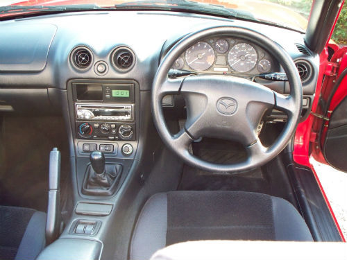 2001 y mazda mx-5 1.8i convertible interior