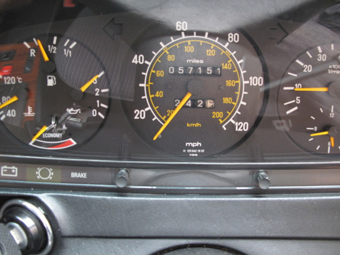 1985 Mercedes-Benz W123 200 Dashboard Gauges