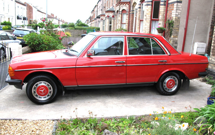 1985 Mercedes-Benz W123 200 Left Side