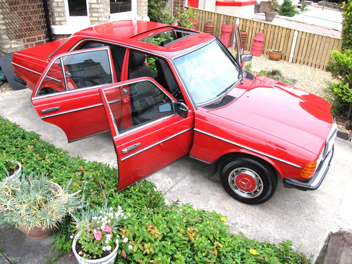 1985 Mercedes-Benz W123 200 Overhead Doors Open