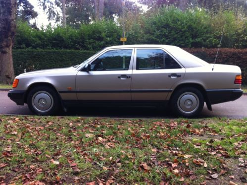 1989 Mercedes-Benz W124 230E 2