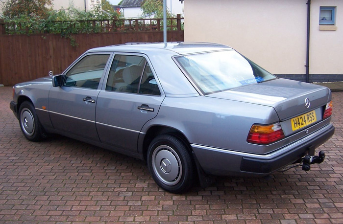 1990 Mercedes-Benz W124 230E 3