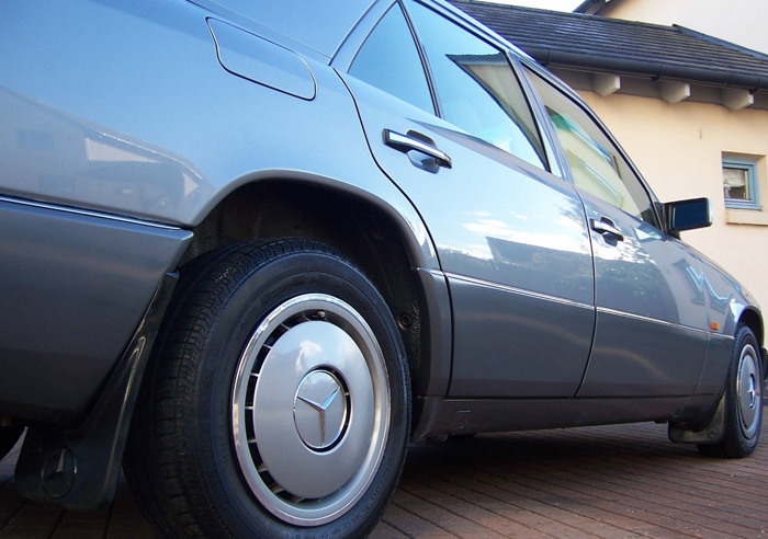 1990 Mercedes-Benz W124 230E 5