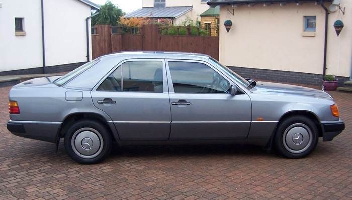 1990 Mercedes-Benz W124 230E Right Side