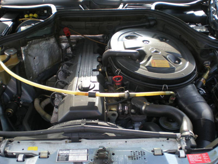 1990 mercedes 260e auto blue engine bay