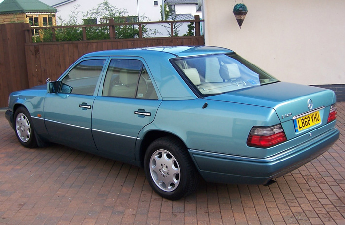 [Pilt: 1994%20Mercedes-Benz%20E320%20W124%203.JPG]