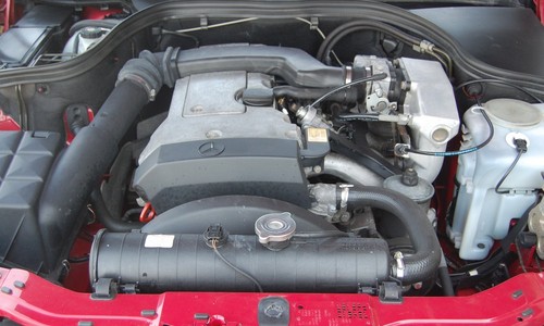 1994 Mercedes-Benz C180 Engine Bay