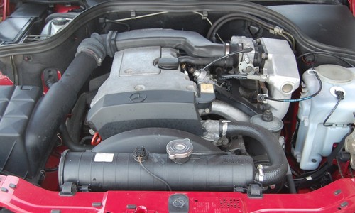 1994%20Mercedes-Benz%20C180%20Engine%20Bay.JPG