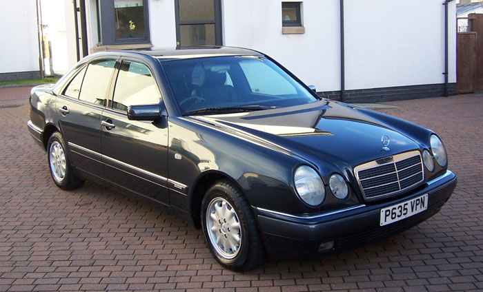 1996 Mercedes E230 Elegance Saloon 1