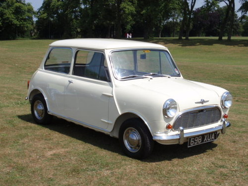 1961 Morris Mini Minor MK1 Deluxe 1