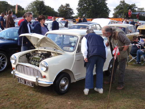 1961 Morris Mini Minor MK1 Deluxe 2