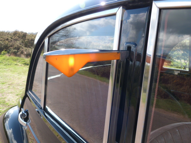 1955 Morris Minor Split Screen Semephore Indicator