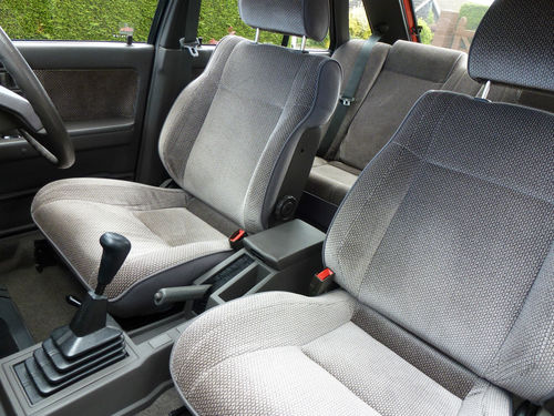 1990 Nissan Bluebird 1.8 GS Front Seats