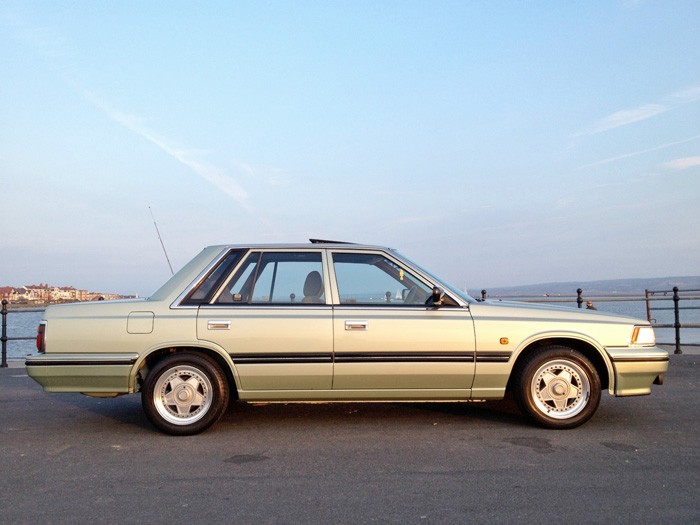 1988 Nissan Laurel C32 2.4 SGX Side