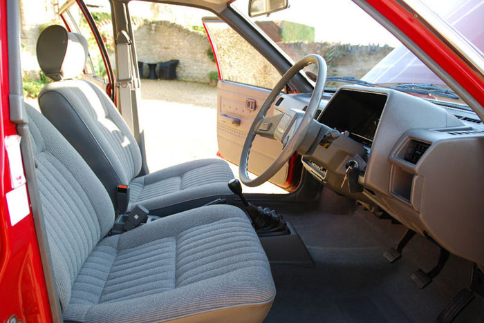 1989 nissan sunny 1.3dx 4 door estate interior 1