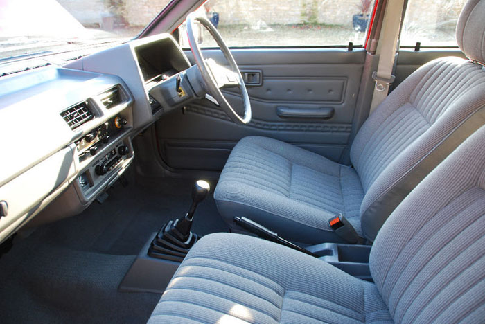 1989 nissan sunny 1.3dx 4 door estate interior 2