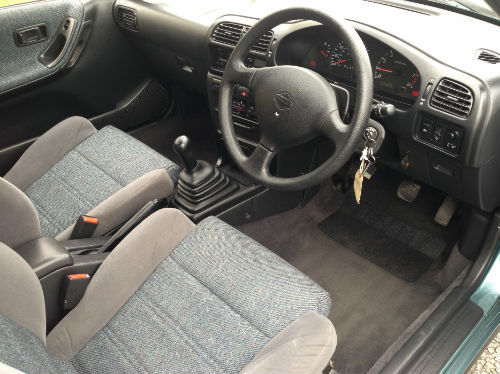 1993 Nissan Sunny 1.6 SR Front Interior Dashboard Steering Wheel