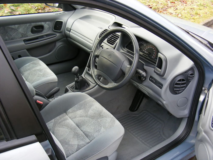 1998 renault laguna rt interior 1