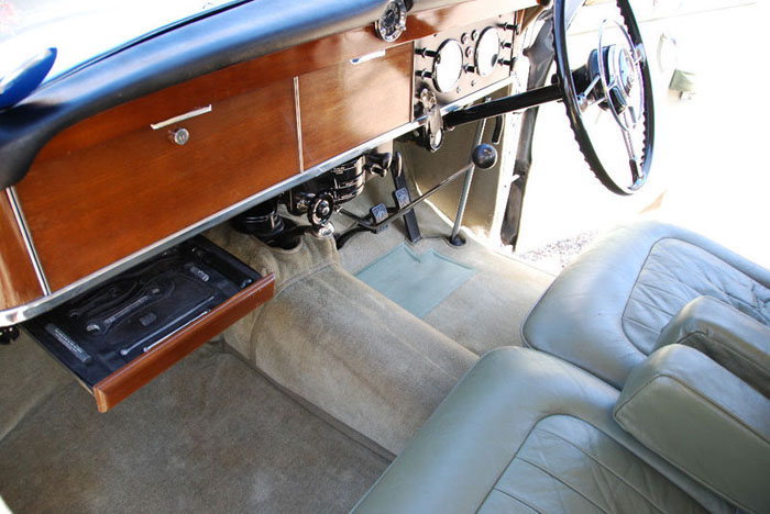 1959 rover p4 interior 5