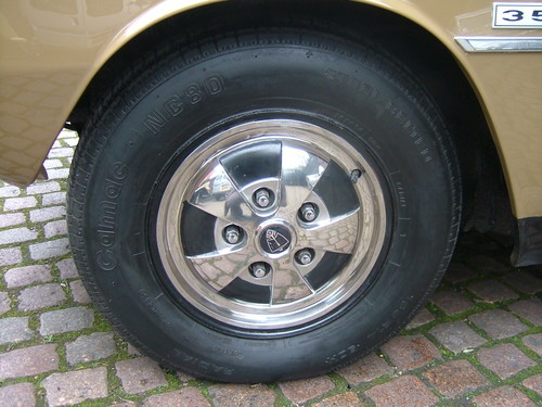 1974 rover 3500s p6 wheel