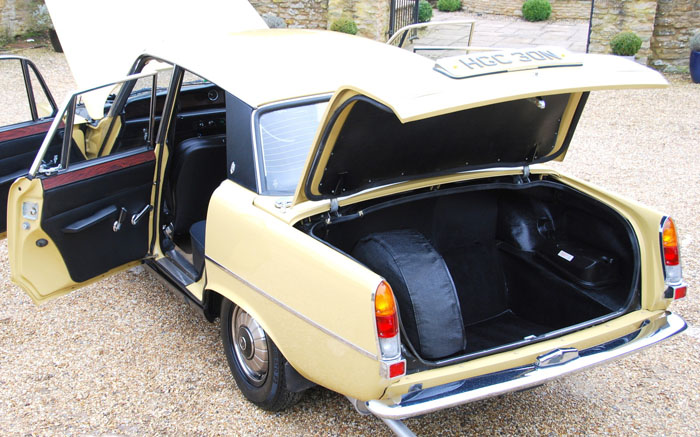 1974 Rover 2200 SC P6 Boot