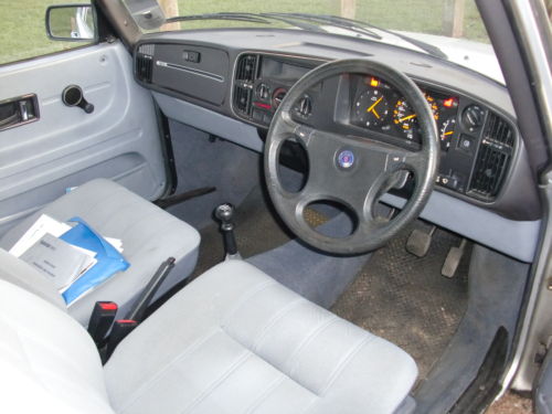 1986 saab 900 classic 2.0 litre 2 door saloon interior