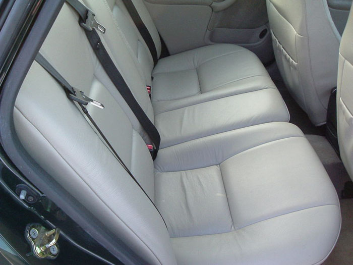 1997 saab 900 i se 2.0 litre automatic interior 2