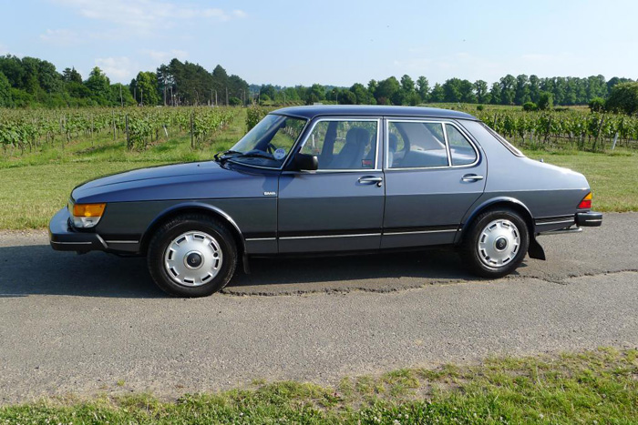 1982 Saab 900 GLs Left Side